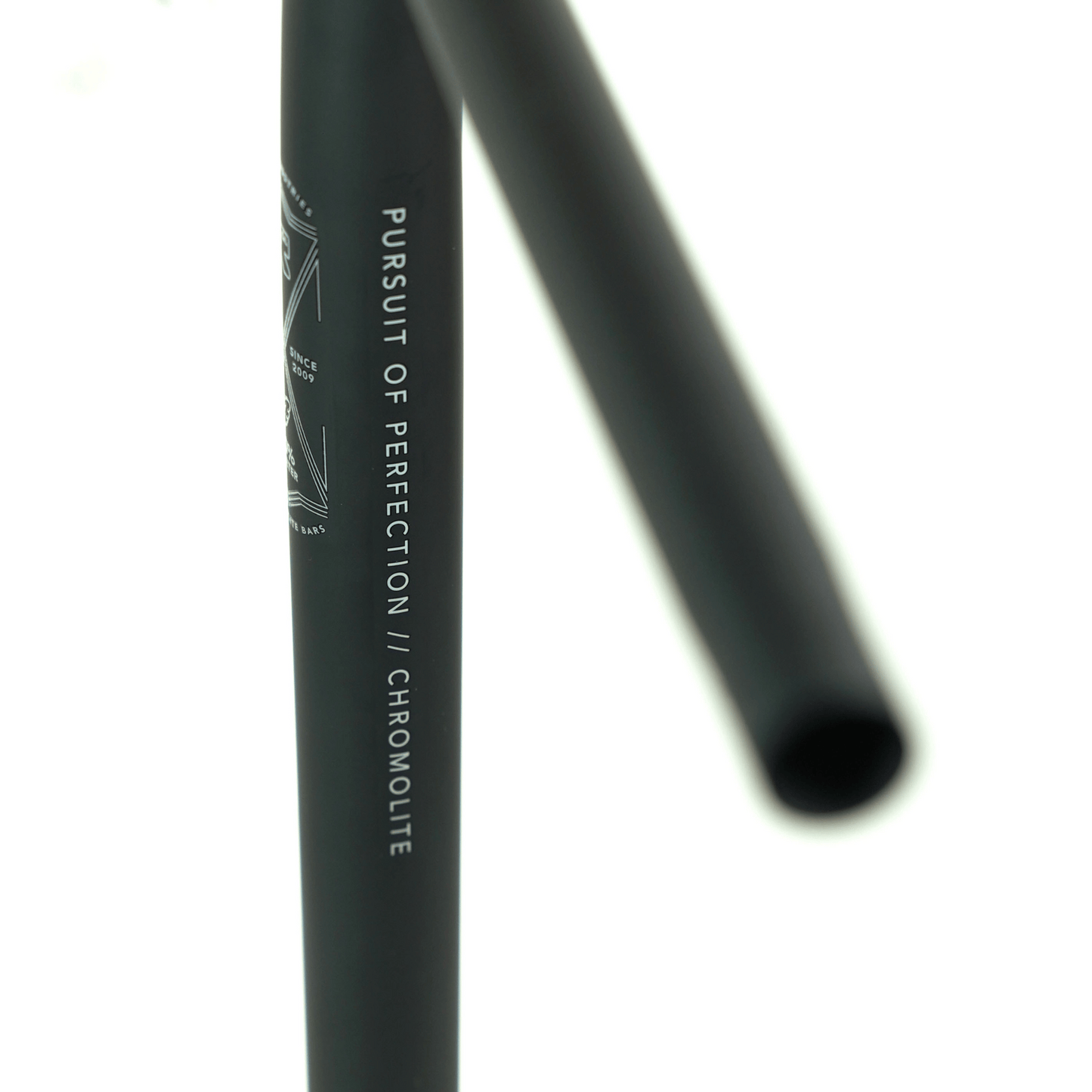 ChromoLite 670mm S-Bar - Black
